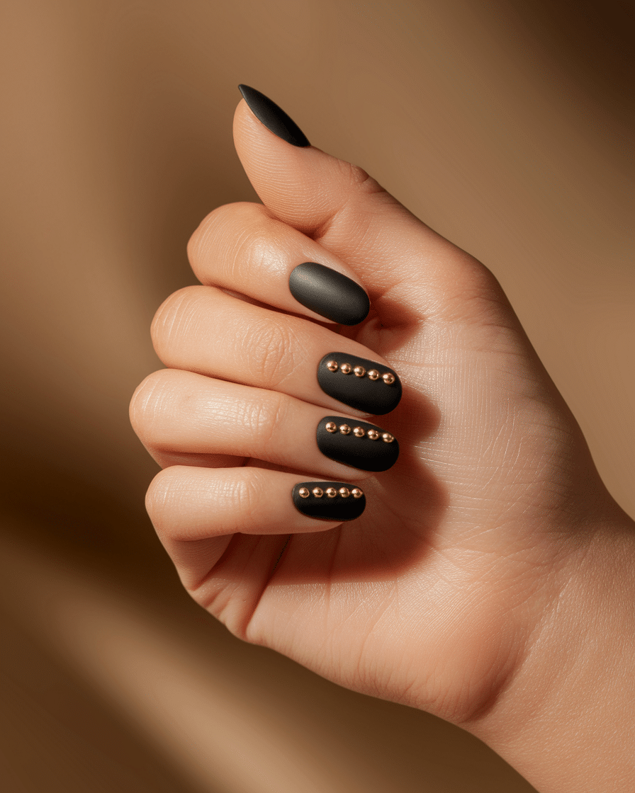 0013_1_a-close-up-photograph-of-a-beautiful-han_7DK64iUdQjKRH3OT_ux2Eg_P6TxO8rUST2ACOoYCX0PfA The Timeless Elegance of Black and Gold Nails