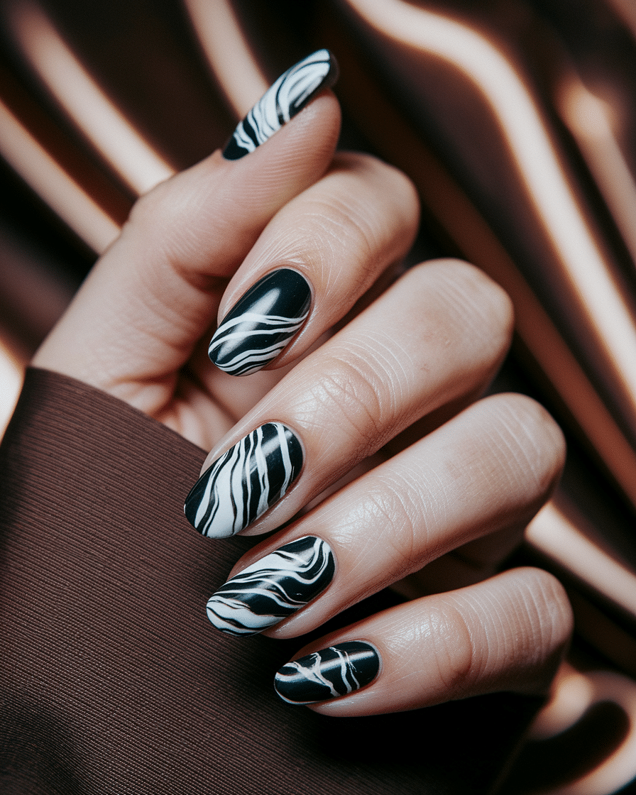 0018_2_a-close-up-photograph-captures-the-exqui_Kwzg8hH0TGux1tv-IPnmxw_uryPAwHKTMunUmZUjH0gYg The Allure of Black Manicures: Bold, Elegant, and Always in Style