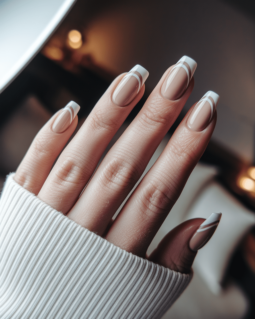 0007_2_a-close-up-photograph-captures-the-exqui_irKnuS8DTo-EyBU5_VVpgQ_iLdjW3IgQpSvfIZOcAeL7g Elegant Nail Designs for a Chic Holiday Look
