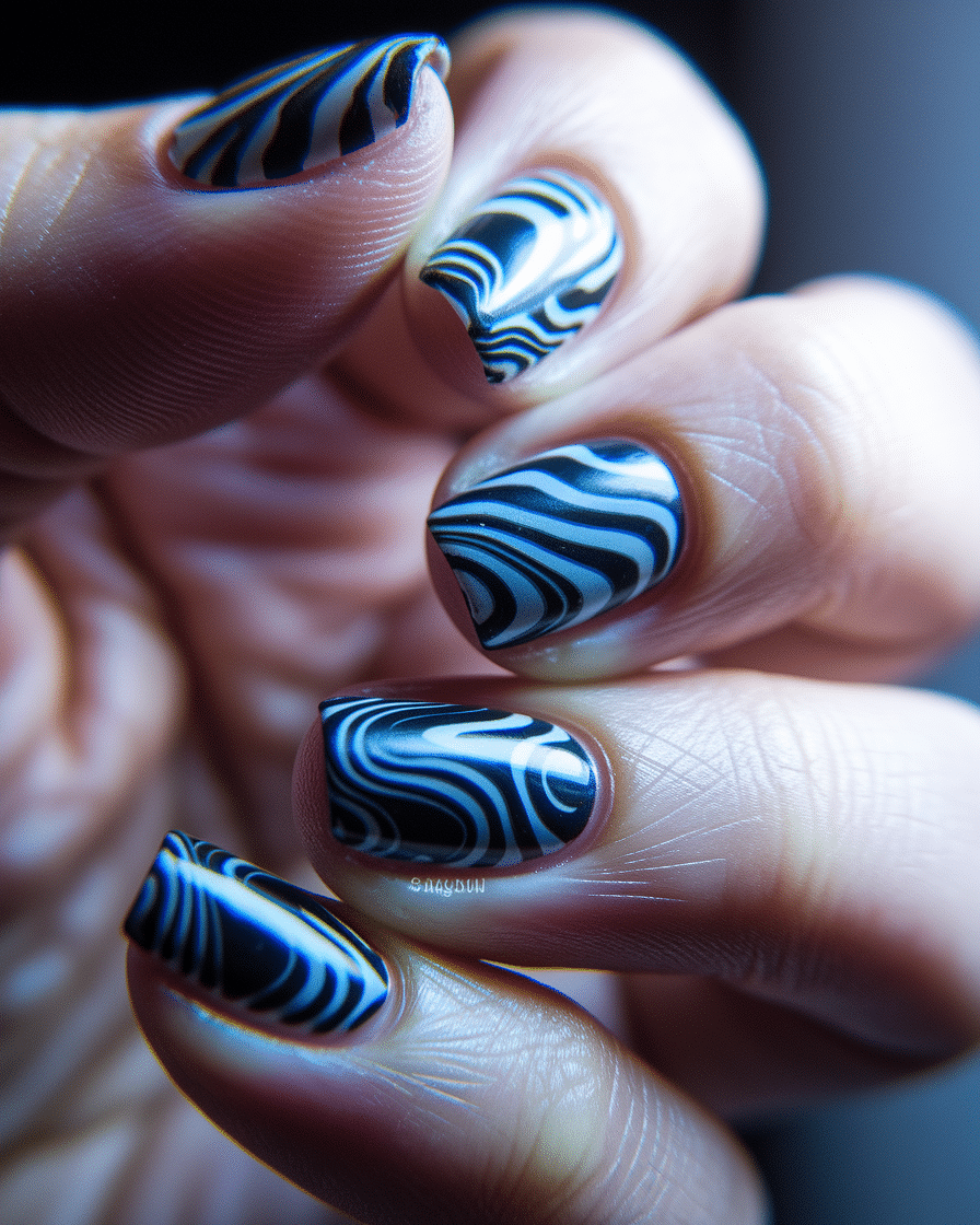 Elegant Nail Design Trends: Exploring the Matte and Glossy Black Contrast