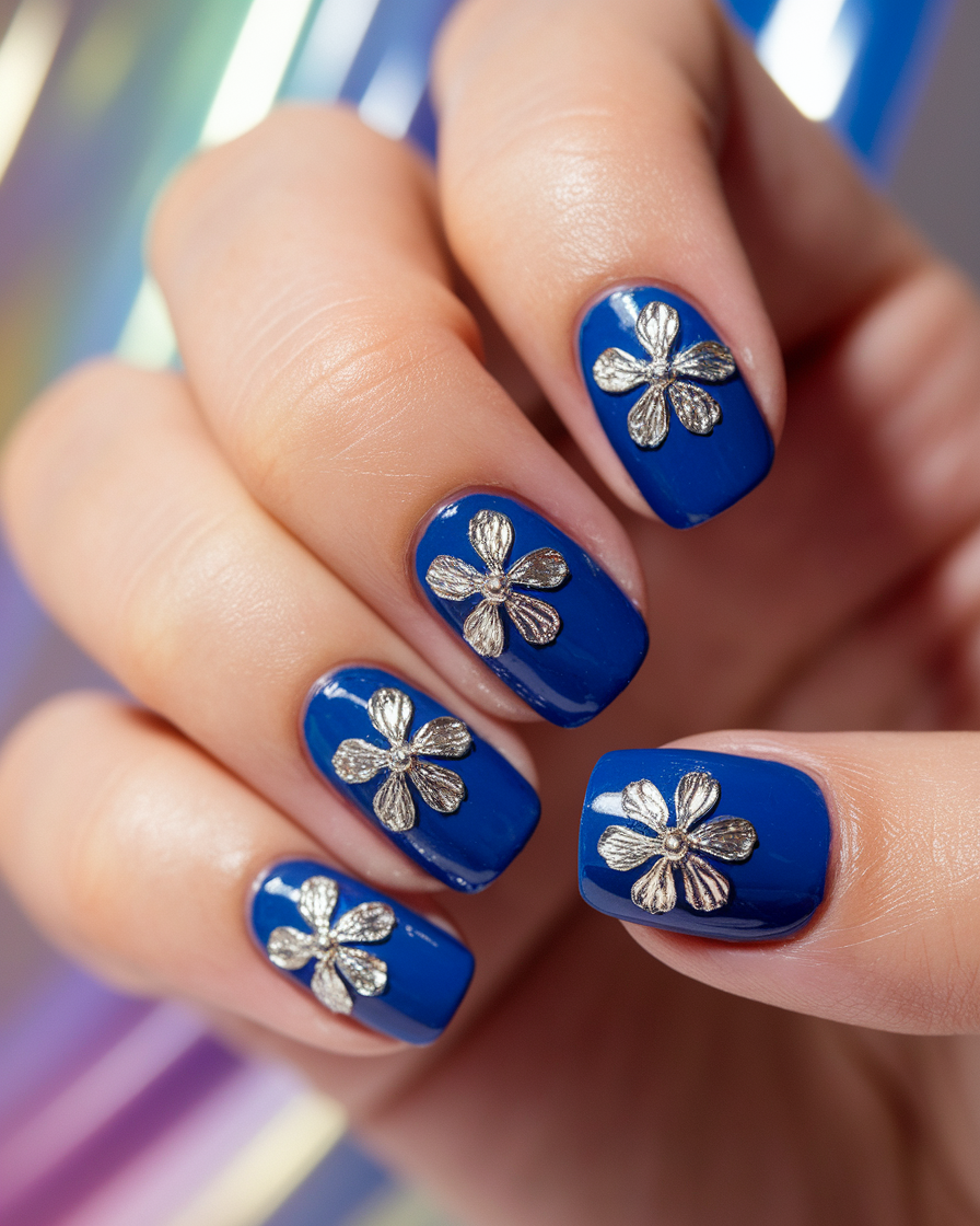 0003_1_a-close-up-photograph-of-a-hand-with-bol_J9MtcFRrQWecJwIiPXoC1A_PquWSLgkSUyZ7rz8MV0U1A Elegant Floral Nail Designs in Blue for a Modern and Fresh Manicure